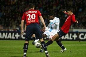 爱游戏官方入口 -辽宁本钢训练开放日，关键时刻更衣室发声引欢呼，法甲在即，轮换策略成焦点的简单介绍