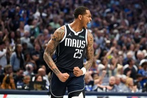 爱游戏登录入口 -达拉斯独行侠冲刺阶段临场应变，志在中超名次提升，话题不断，阵容厚度经受考验(马刺大胜独行侠)